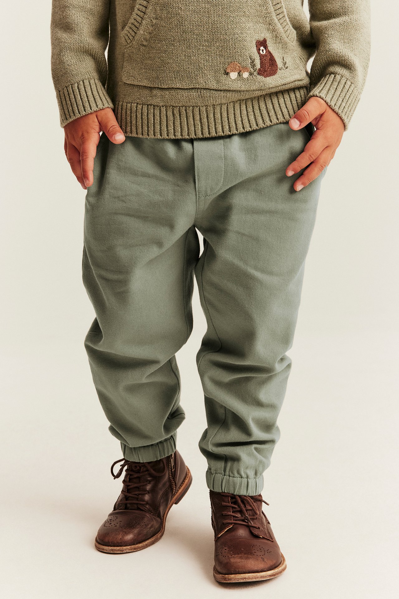 Pants with embroidered pocket - Dark green - 4