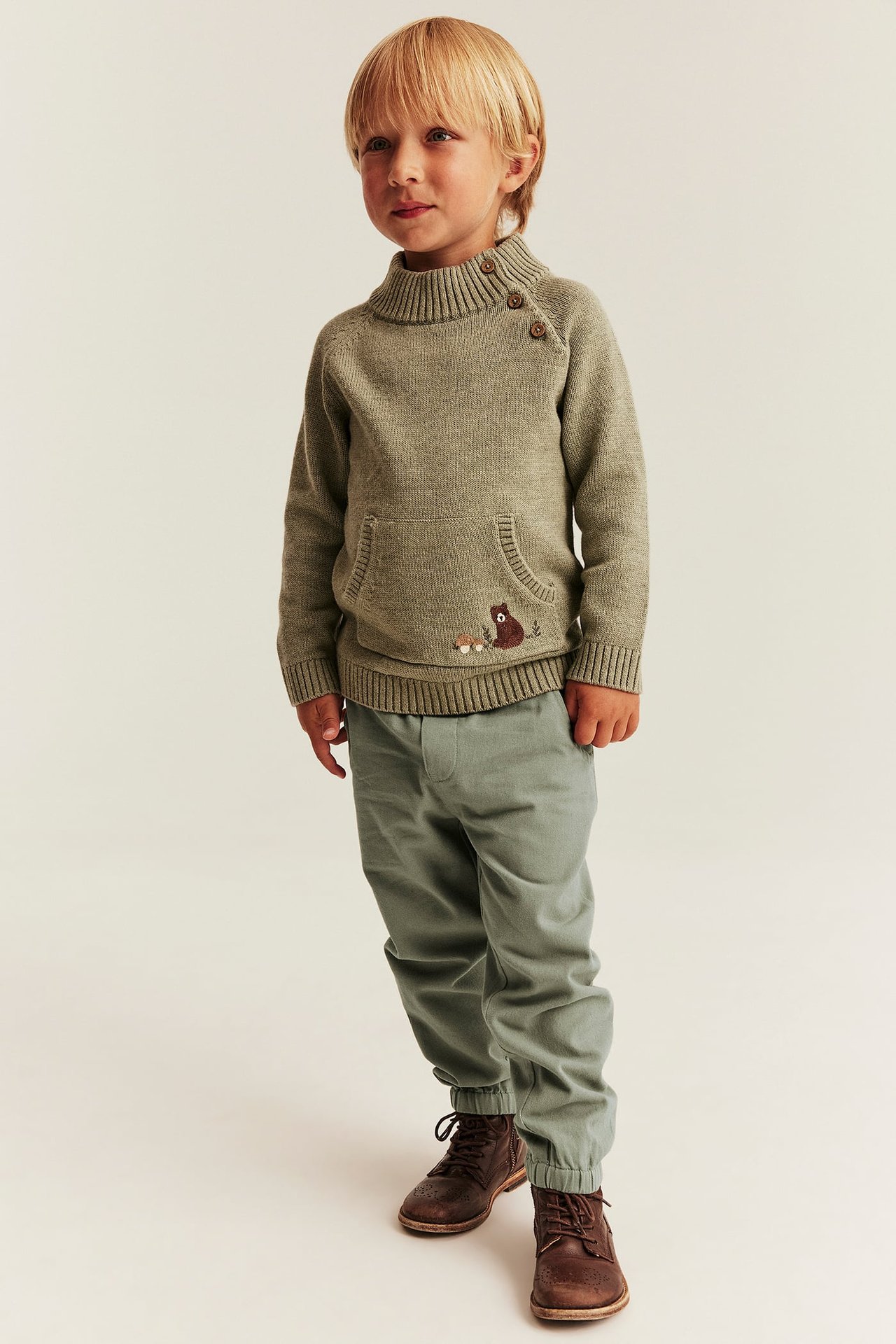 Pants with embroidered pocket