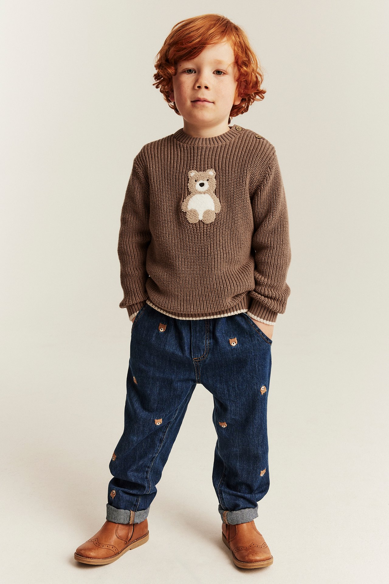 Knitted sweater with teddy bear