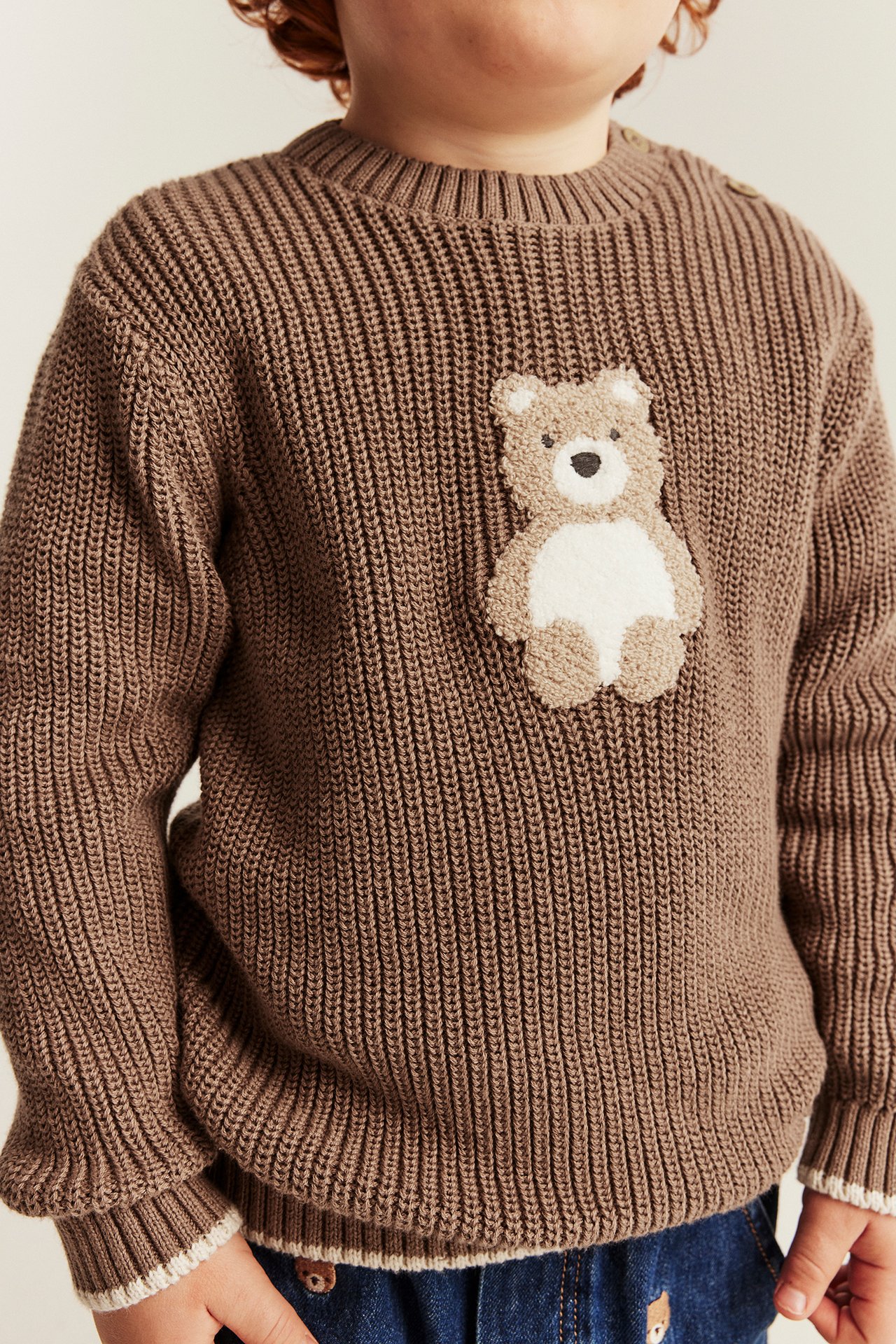 Knitted sweater with teddy bear