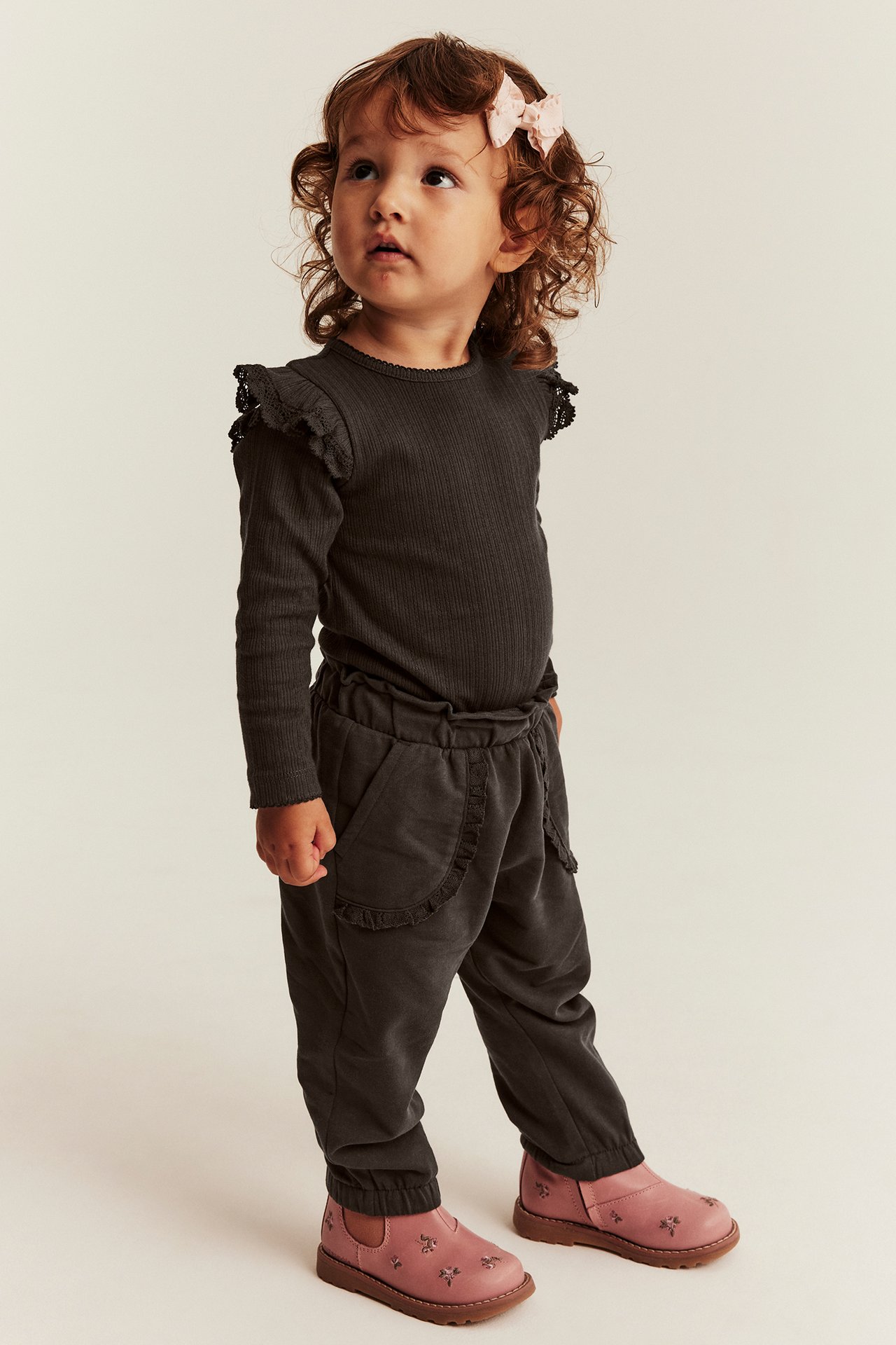 Jogging bottoms with lace details