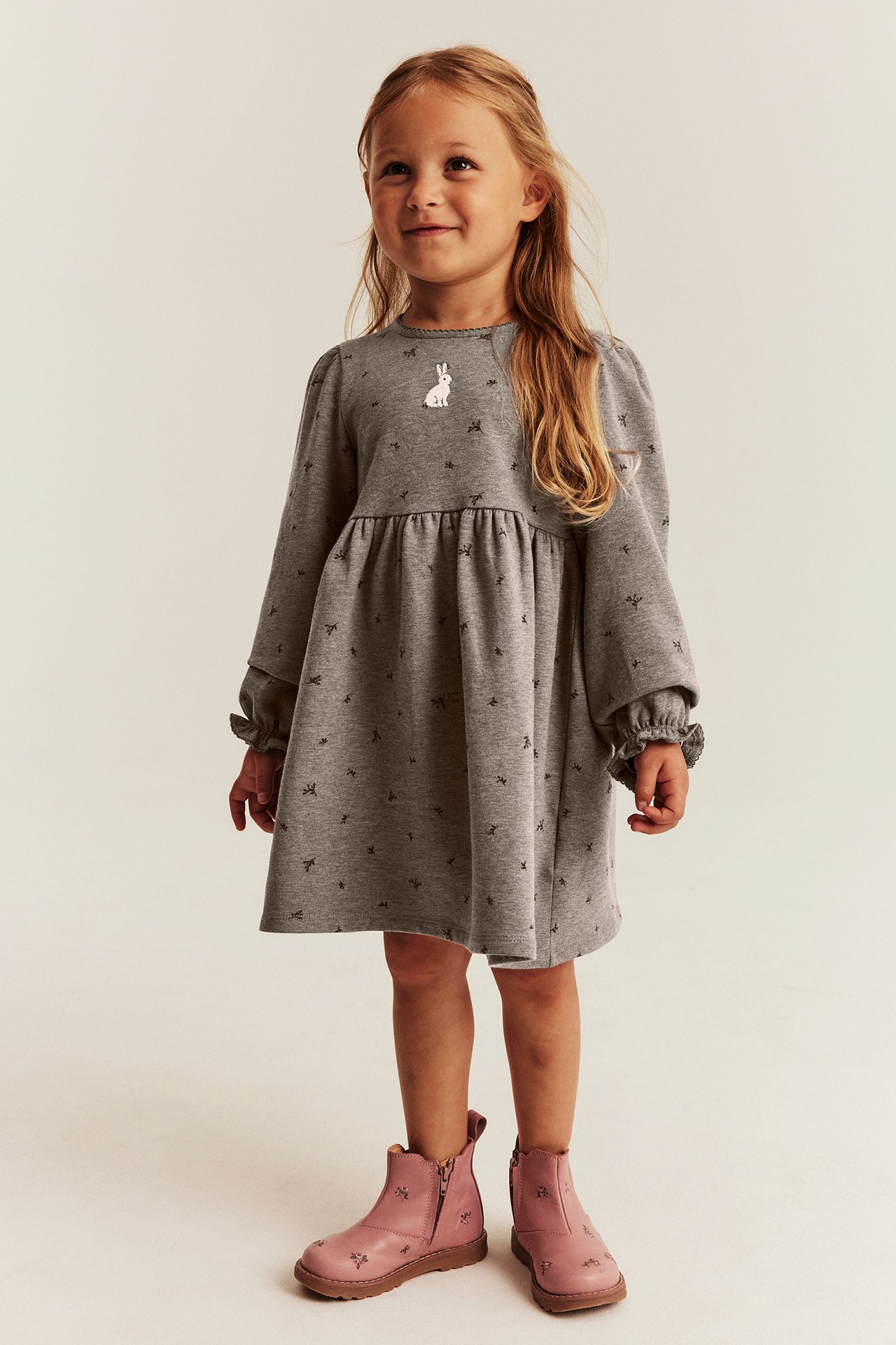 Langärmeliges Kleid mit Hasenmotiv