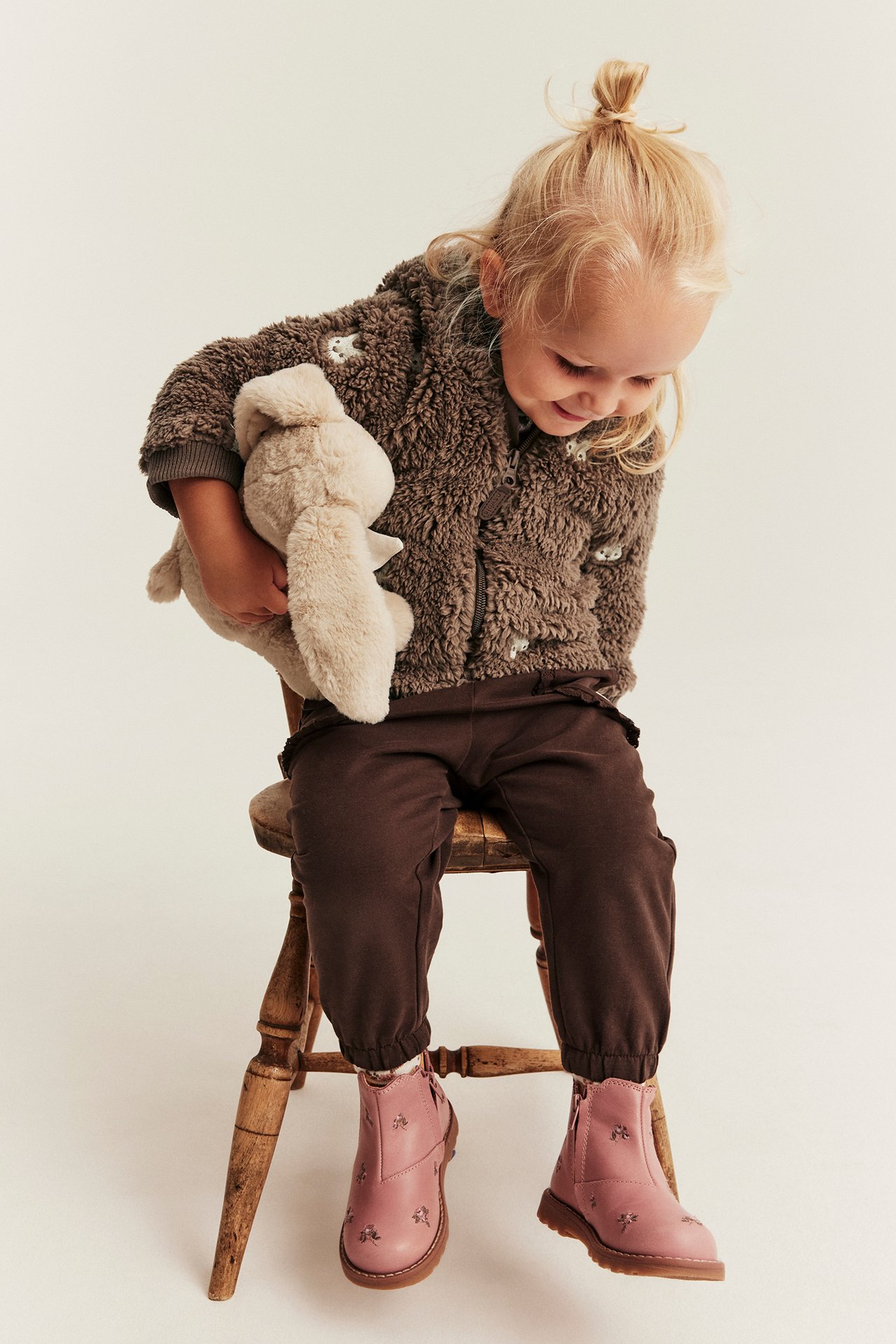 Pile jacket with rabbits