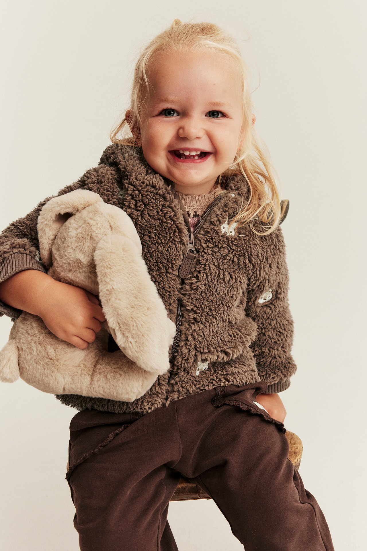 Pile jacket with rabbits