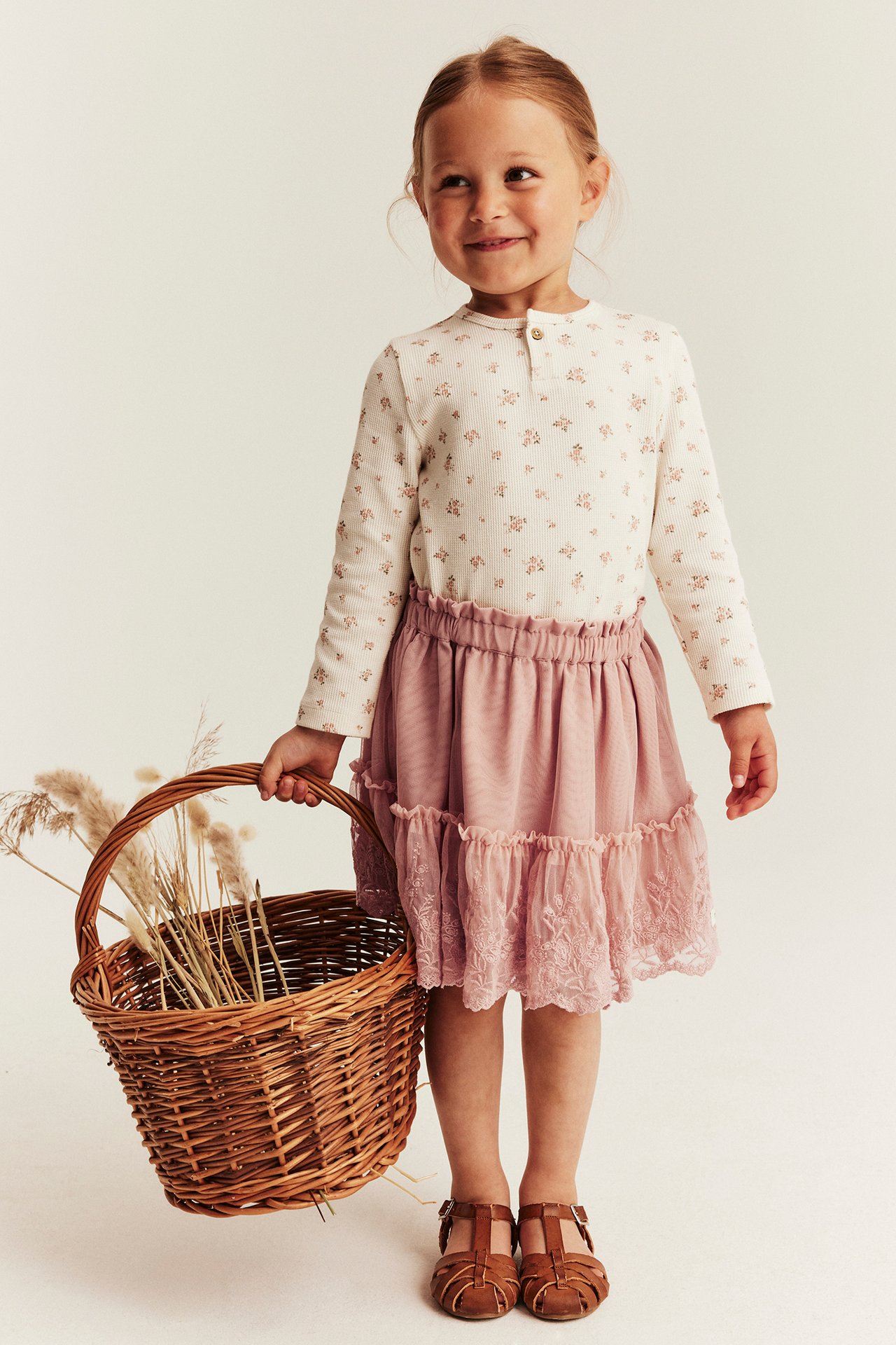 Mesh skirt with embroidery