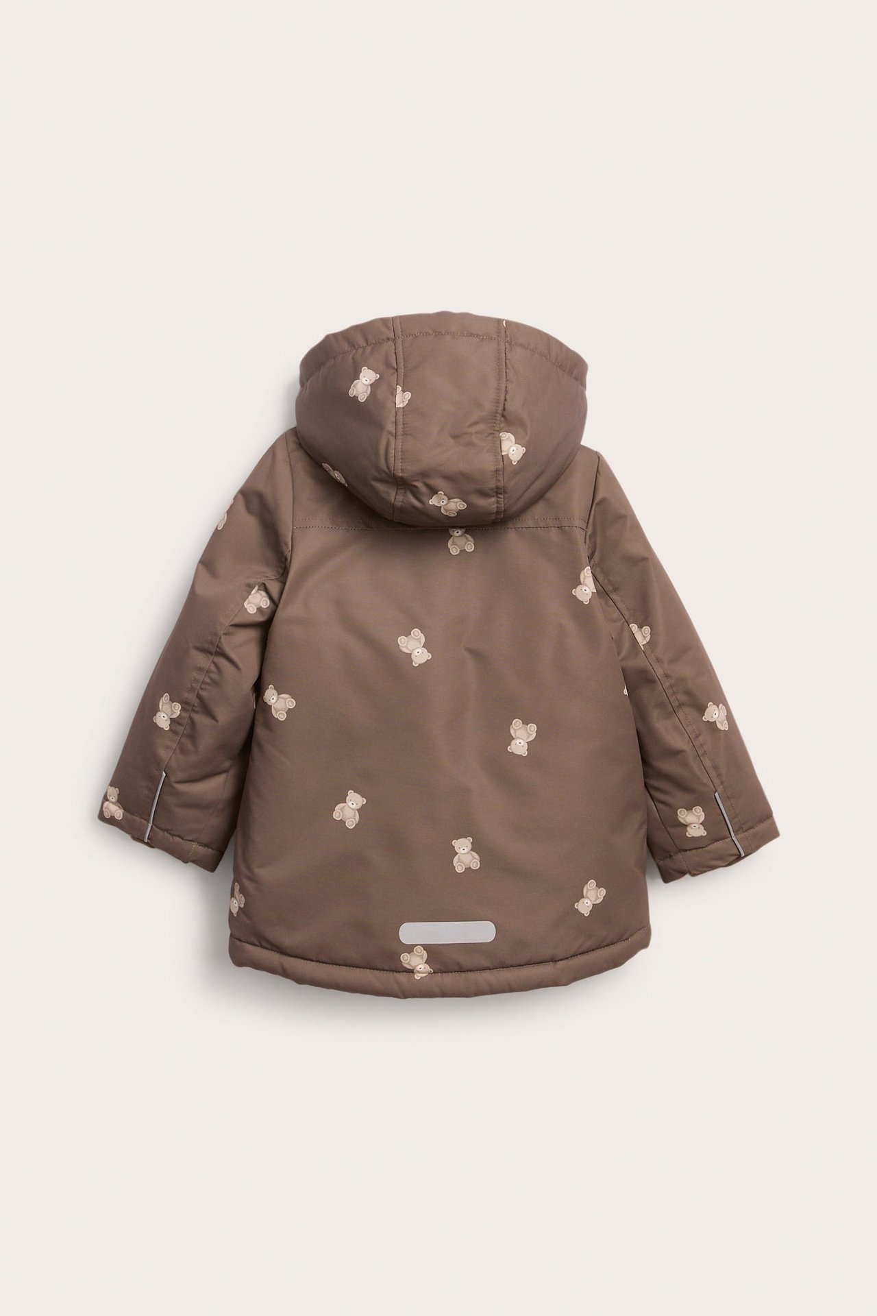 Kinder braune Steppjacke, Rückansicht, mit Teddybär-Print, Kapuze und Reflektoren.