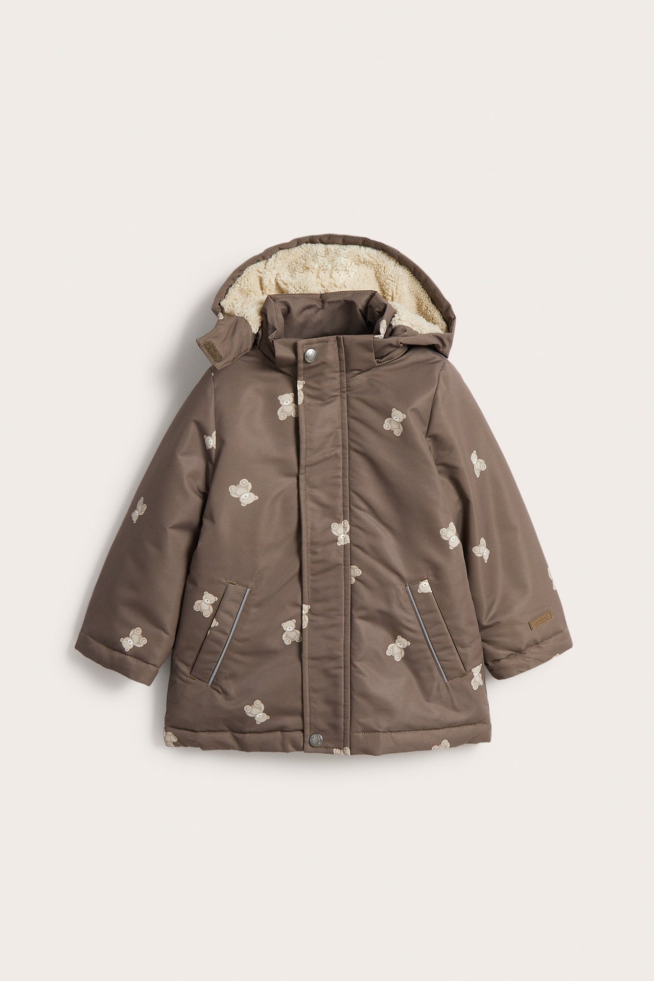 Vorderansicht einer braunen Kinder-Parkajacke mit Teddybär-Muster und Kunstfellkapuze.