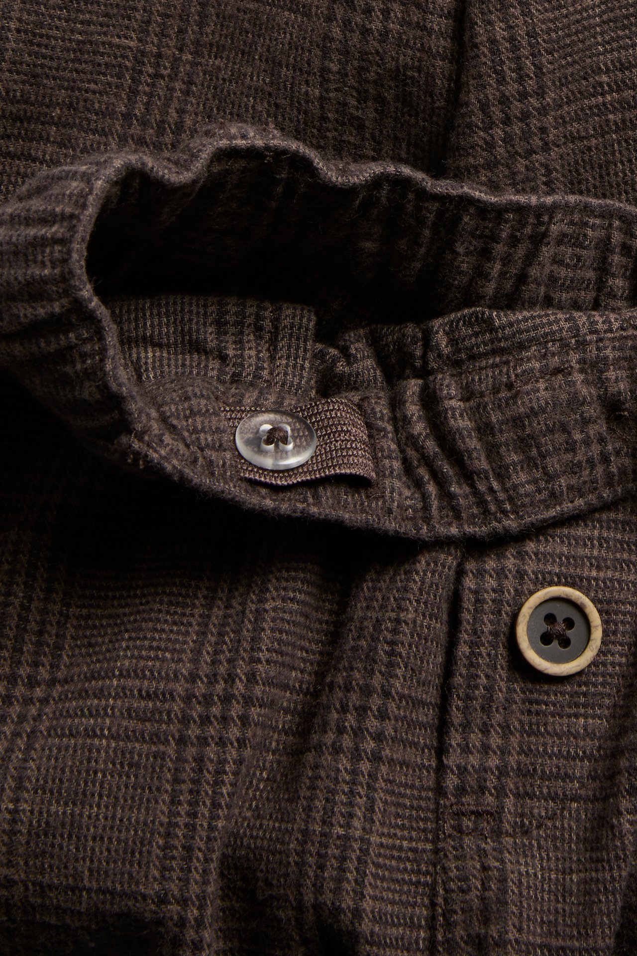 Woven pants with buttons