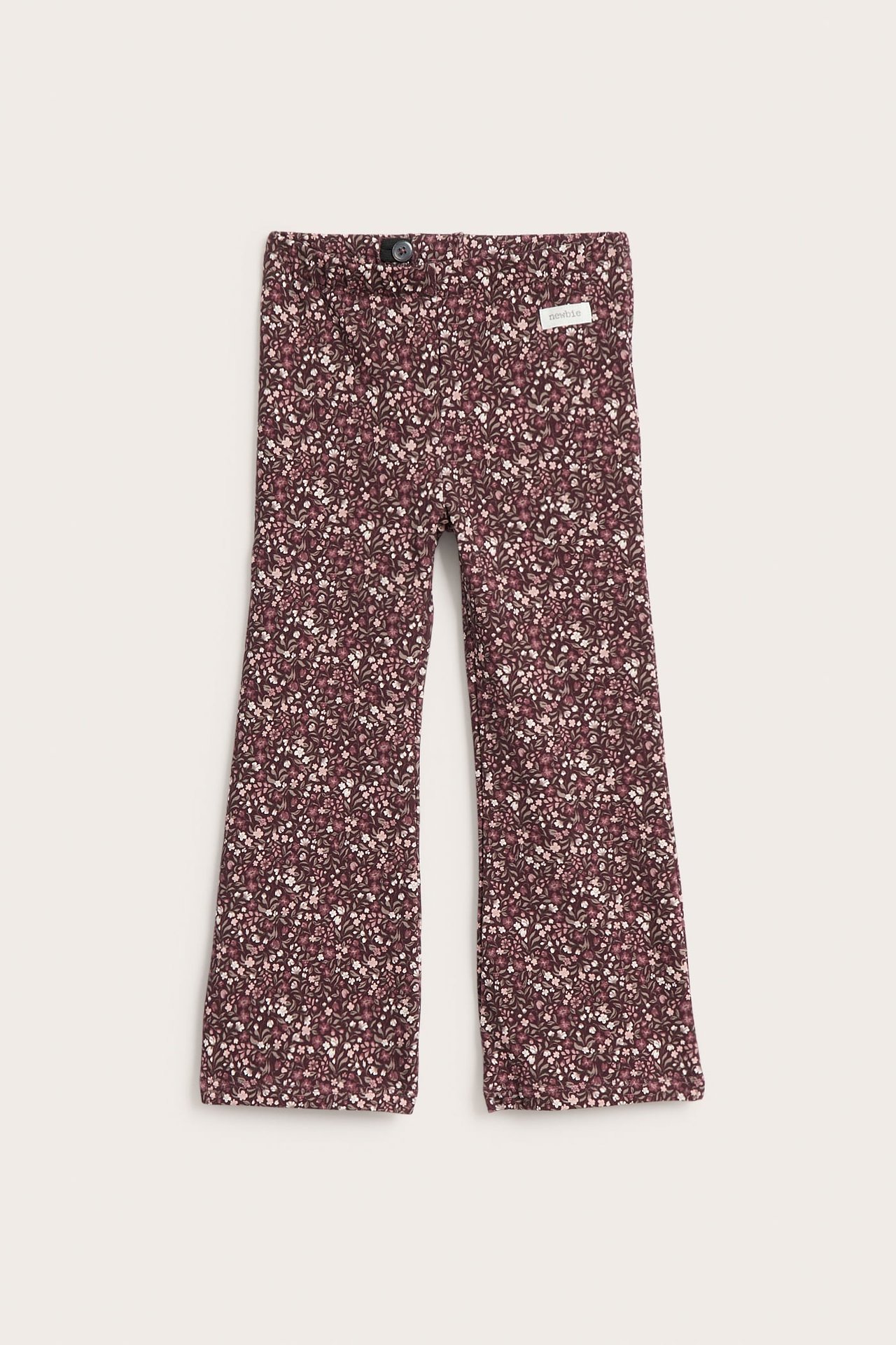 Vorderansicht von gerippten ausgestellten Leggings für Kinder mit Blumenmuster und Etikett.