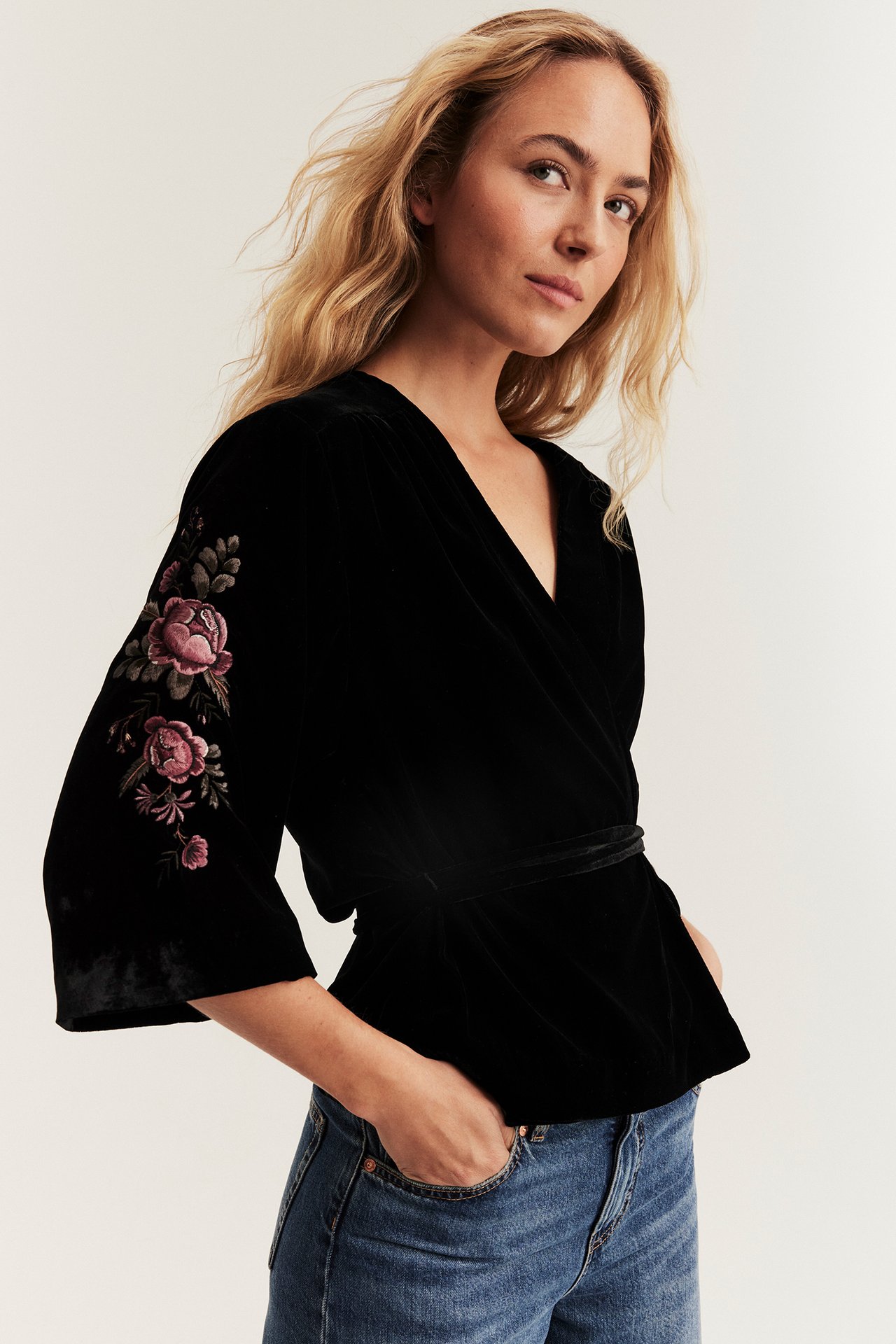Samtbluse mit Stickerei Newbie Woman - Schwarz - 2