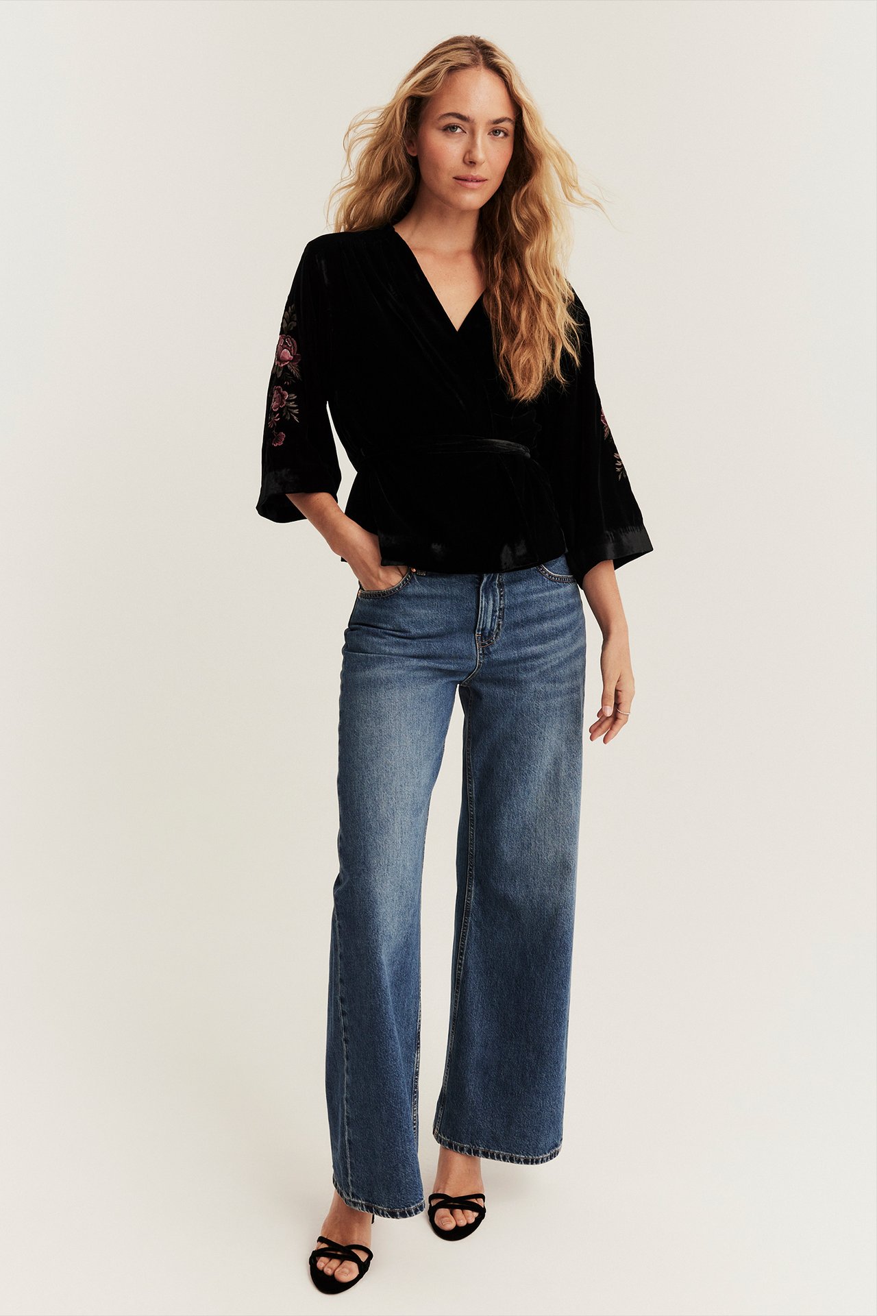 Samtbluse mit Stickerei Newbie Woman - Schwarz - 4