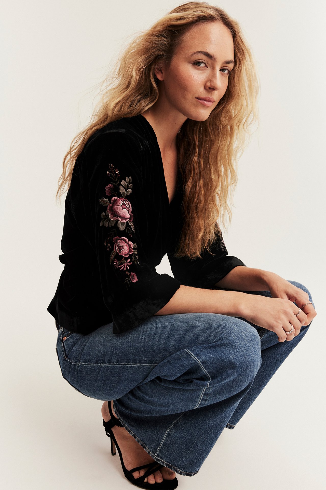 Samtbluse mit Stickerei Newbie Woman - Schwarz - 1