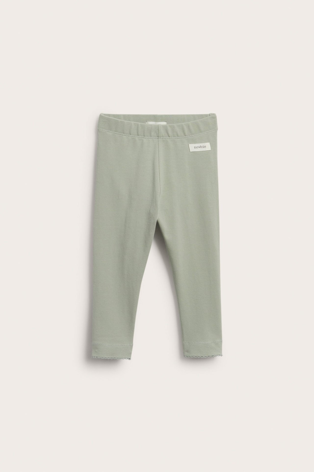 Vorderansicht von baby hellgrünen Leggings mit Gummizugbund und gewelltem Knöchelabschluss.