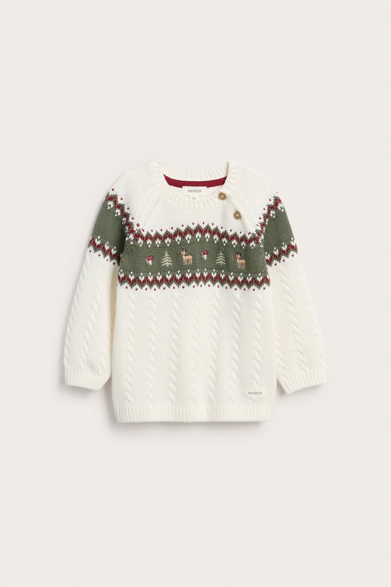 Vorderansicht, Baby-Pullover in Creme mit Fair-Isle- und Zopfmuster, Rentier- und Baum-Motiv.