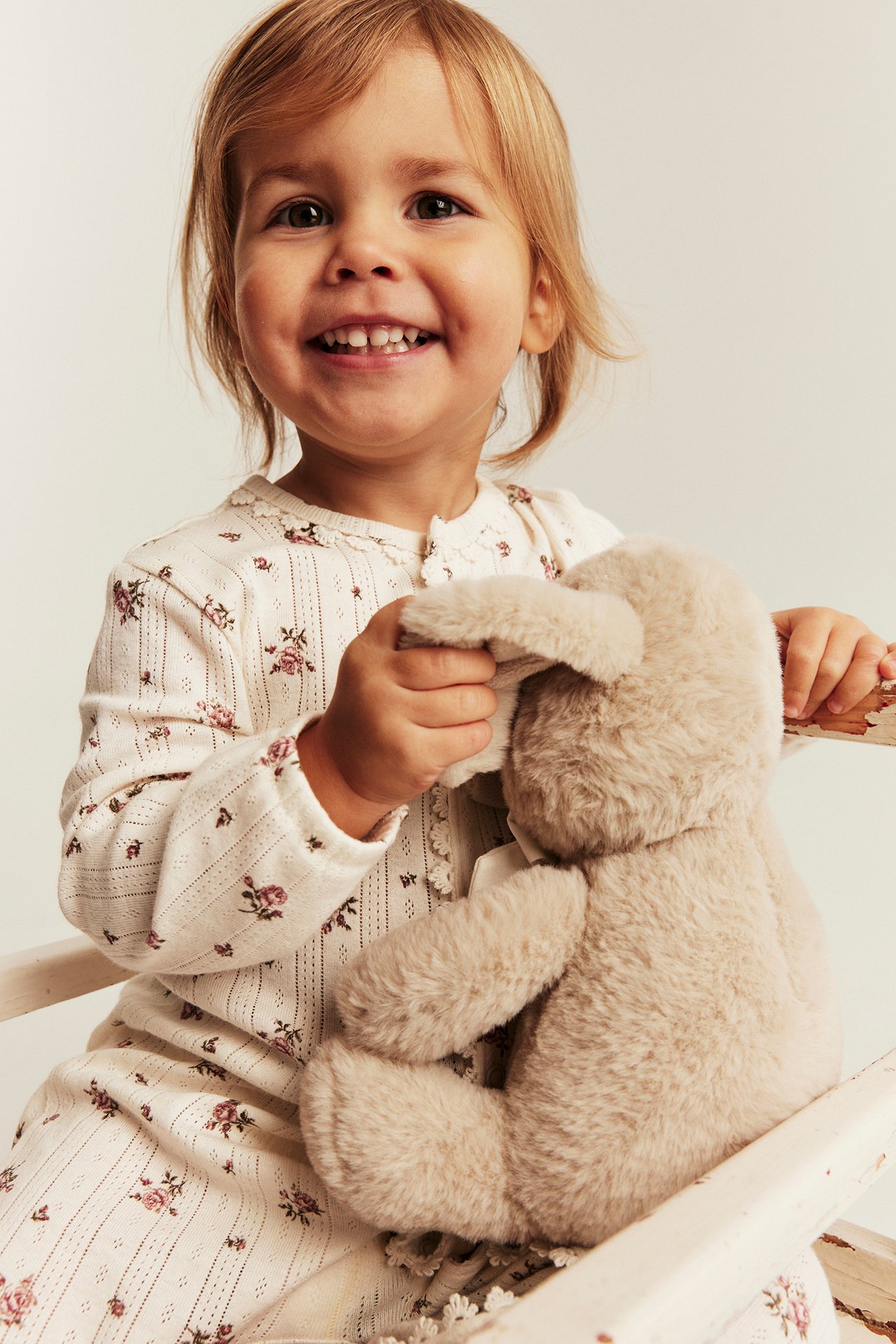 Pajamas with rose pattern