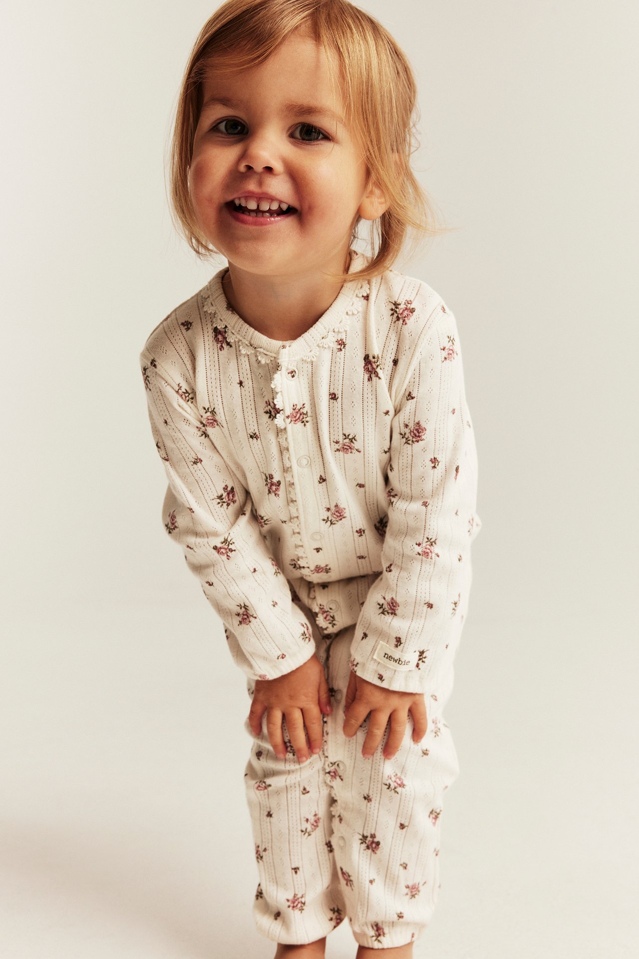 Pajamas with rose pattern