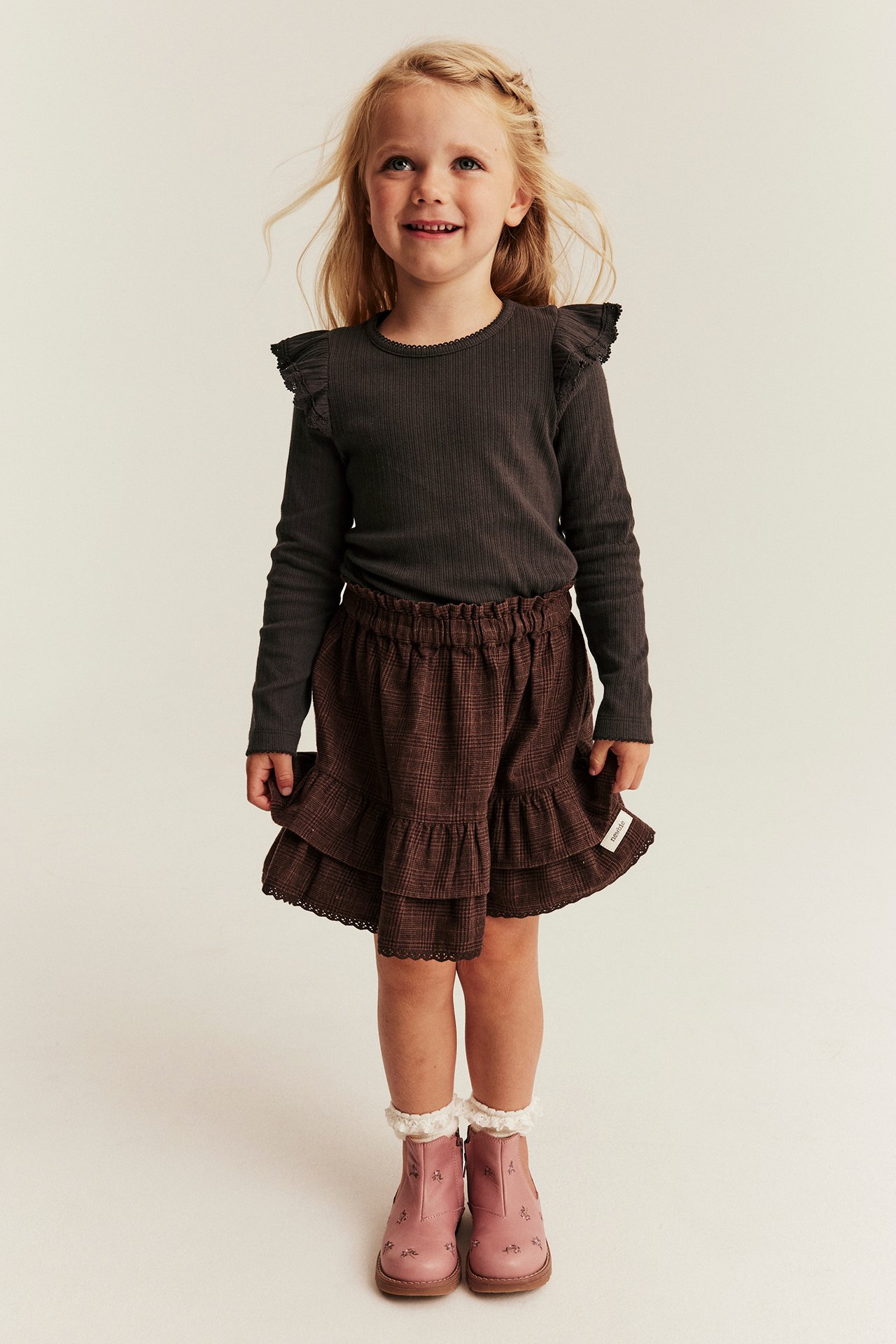 Ribbed top with frills