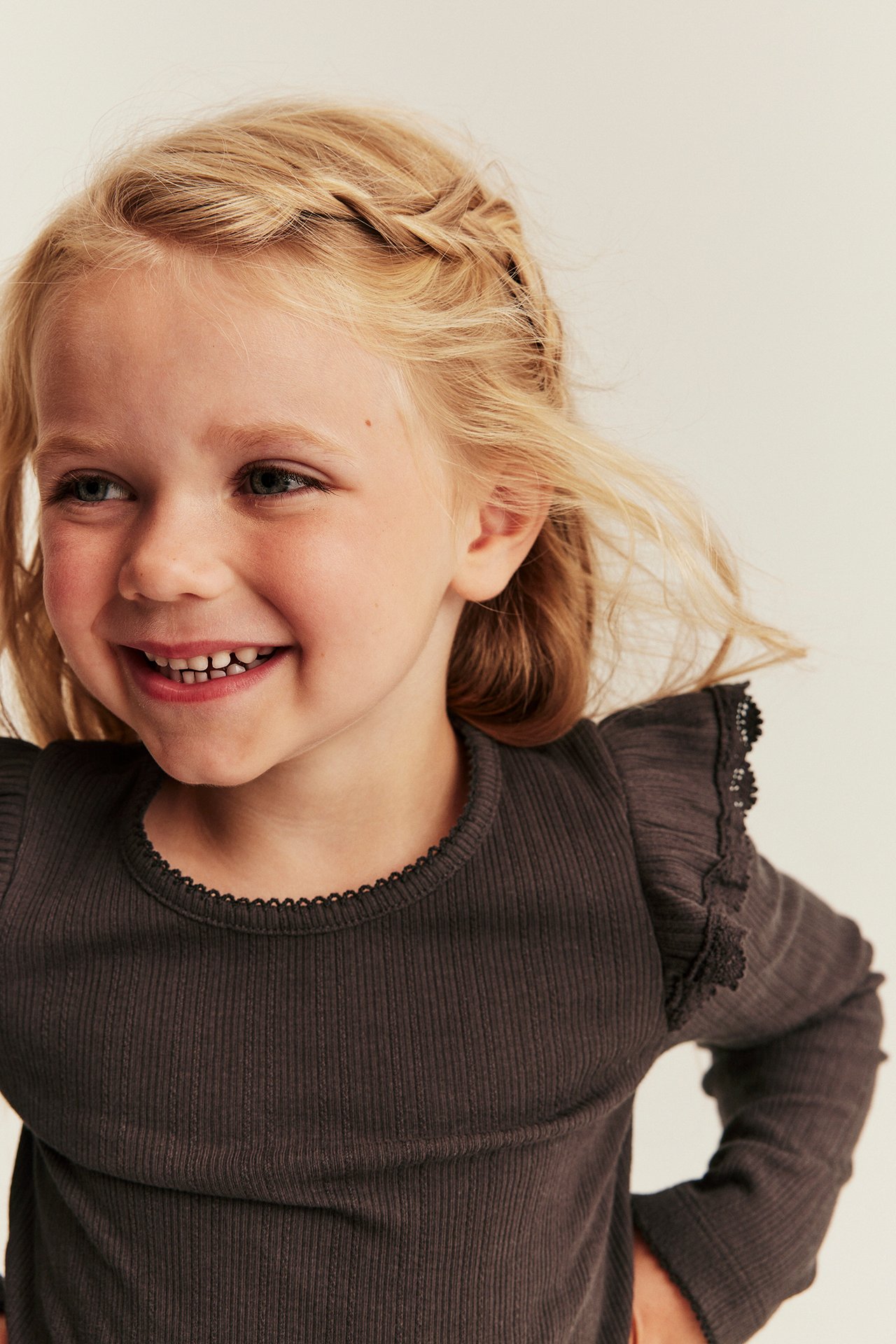 Ribbed top with frills - Dark brown - 4