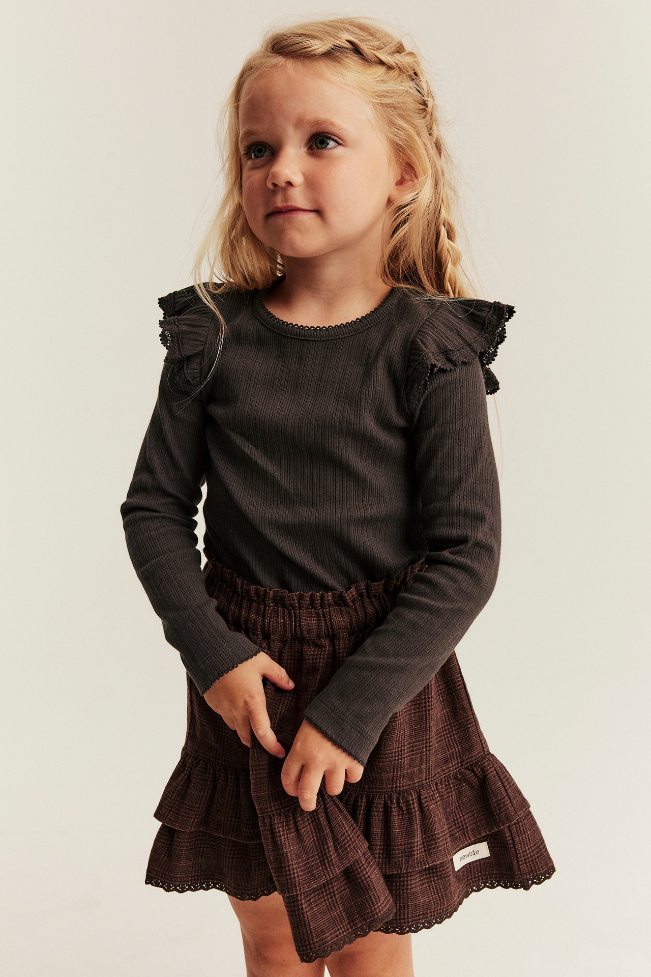 Ribbed top with frills