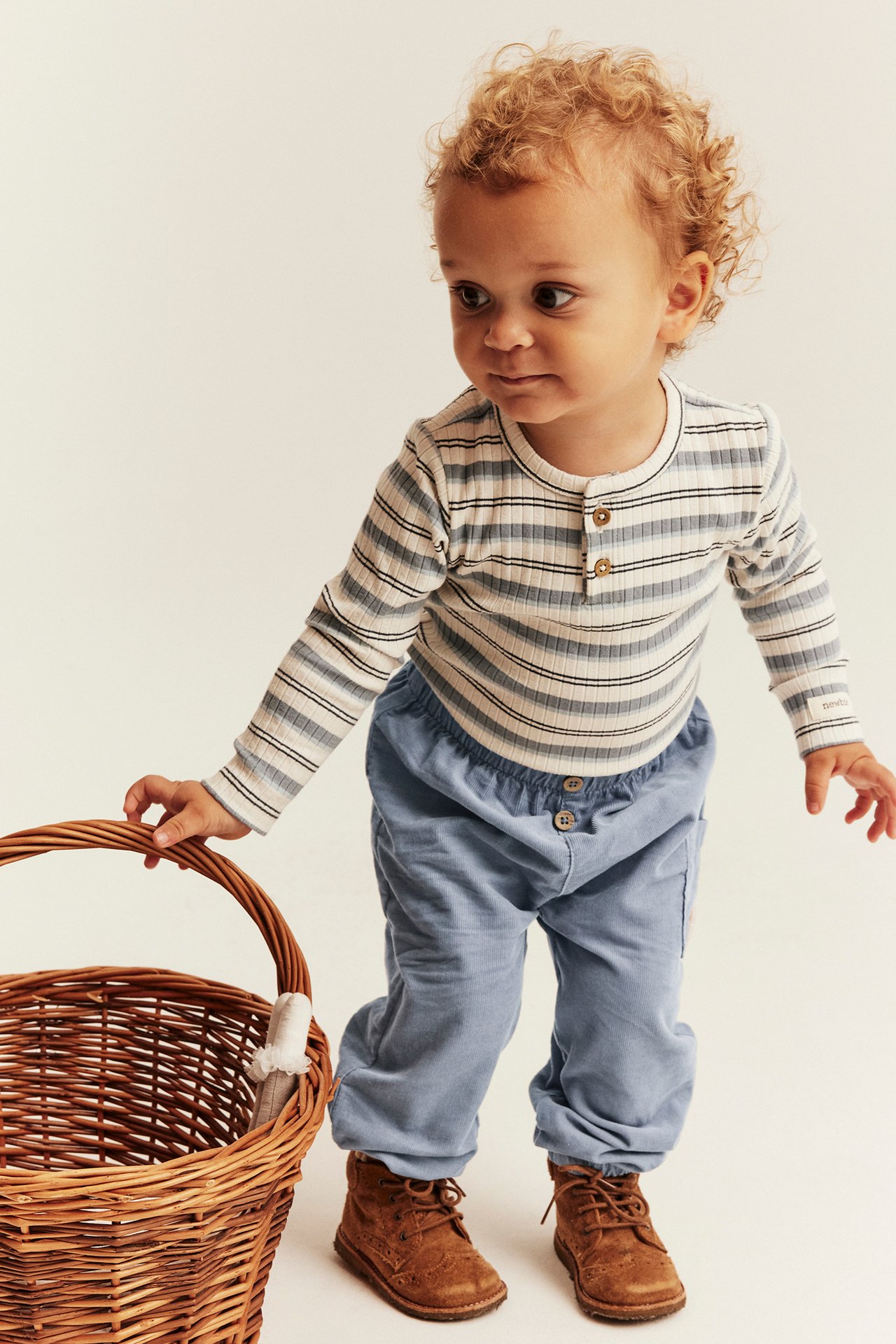 Corduroy pants with embroidery