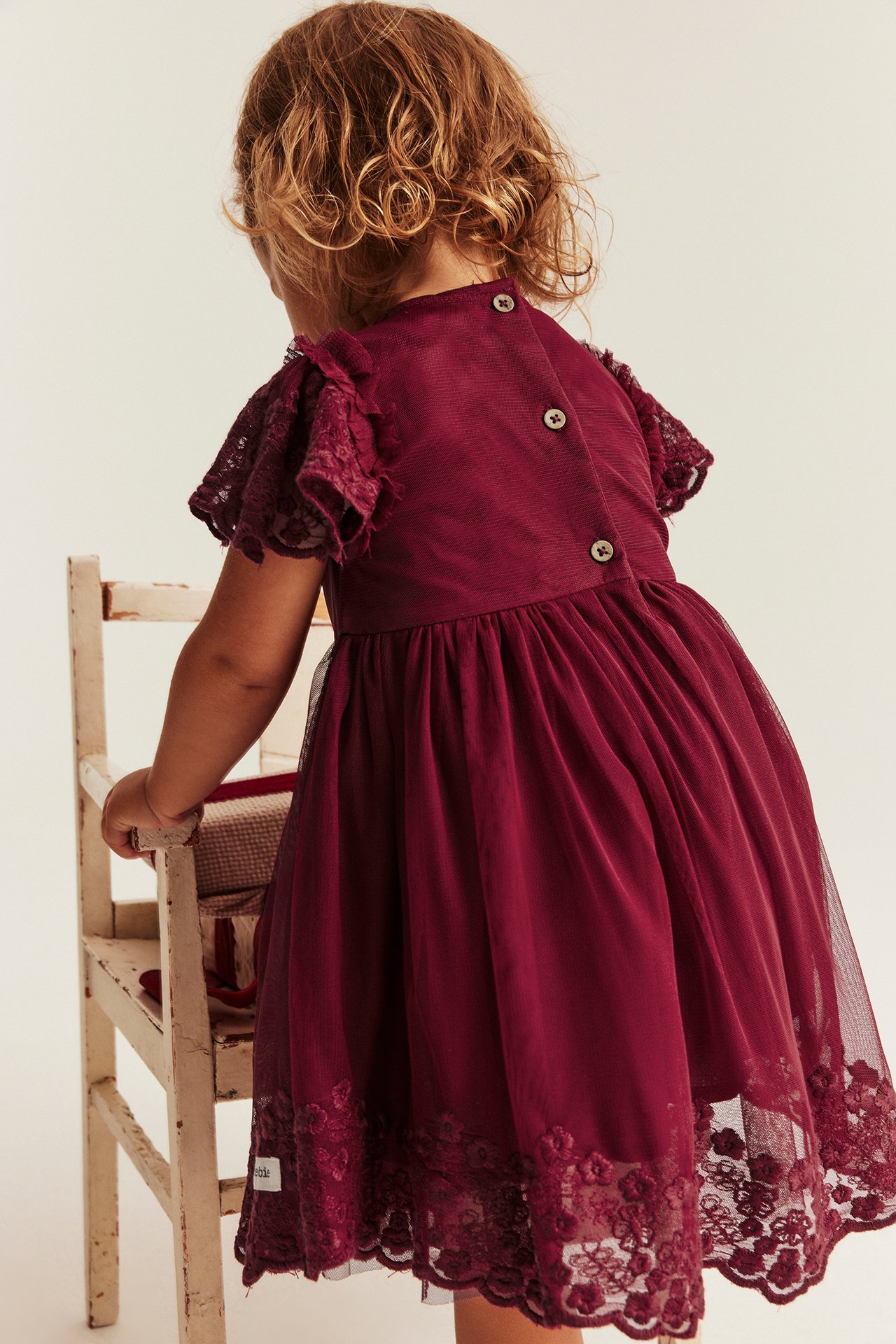 Mesh-Kleid mit Stickerei