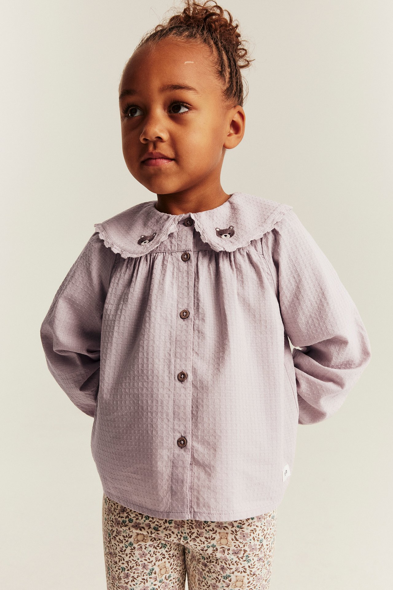 Bluse mit Spitzenkragen - Helllila - 4