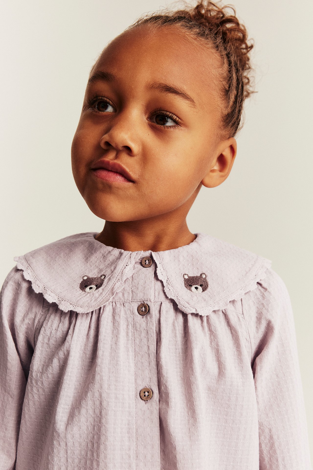 Bluse mit Spitzenkragen - Helllila - 1