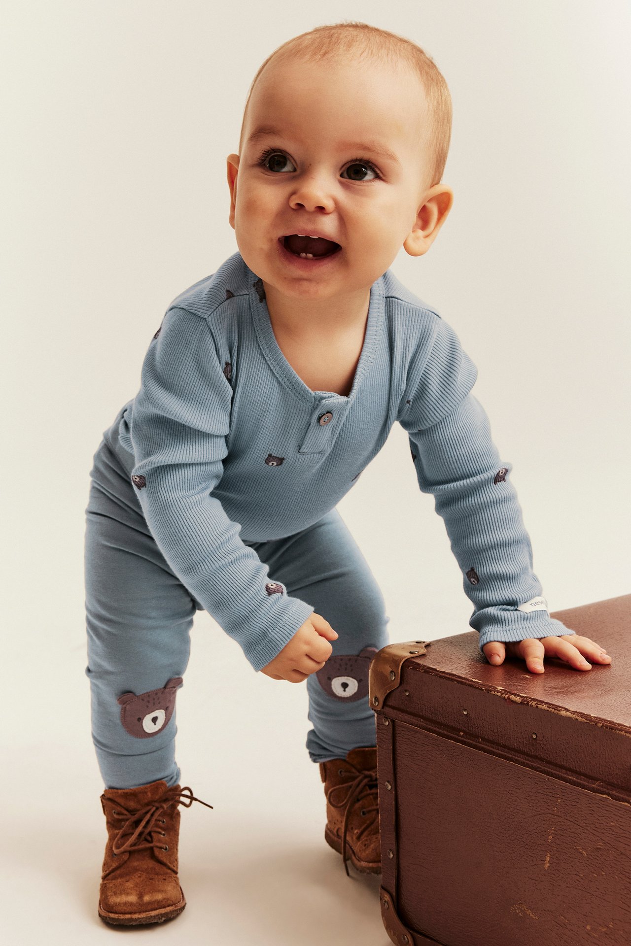 Long-sleeve ribbed bodysuit with bear theme