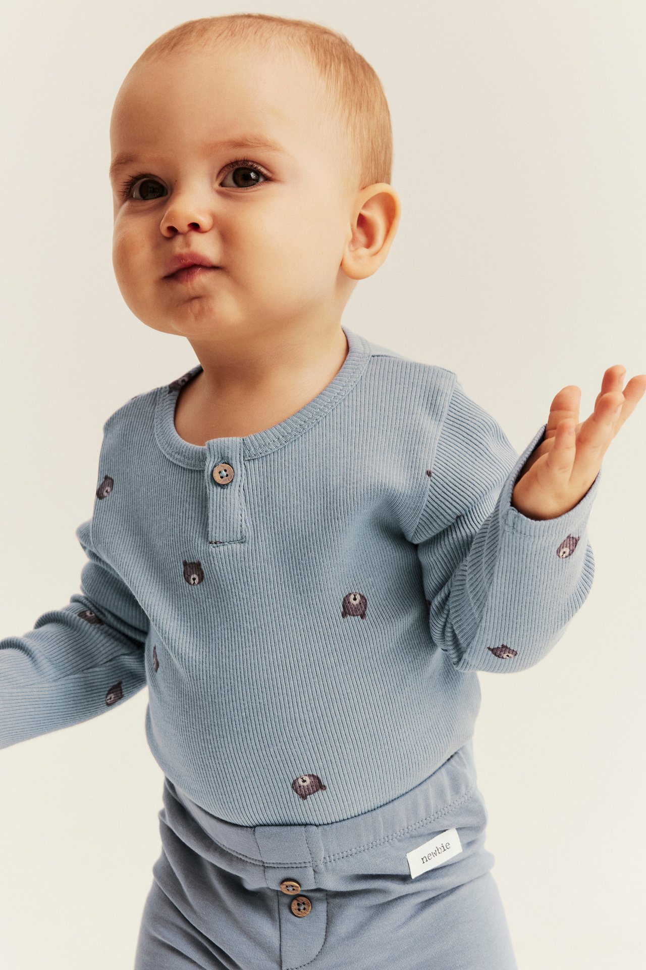 Long-sleeve ribbed bodysuit with bear theme