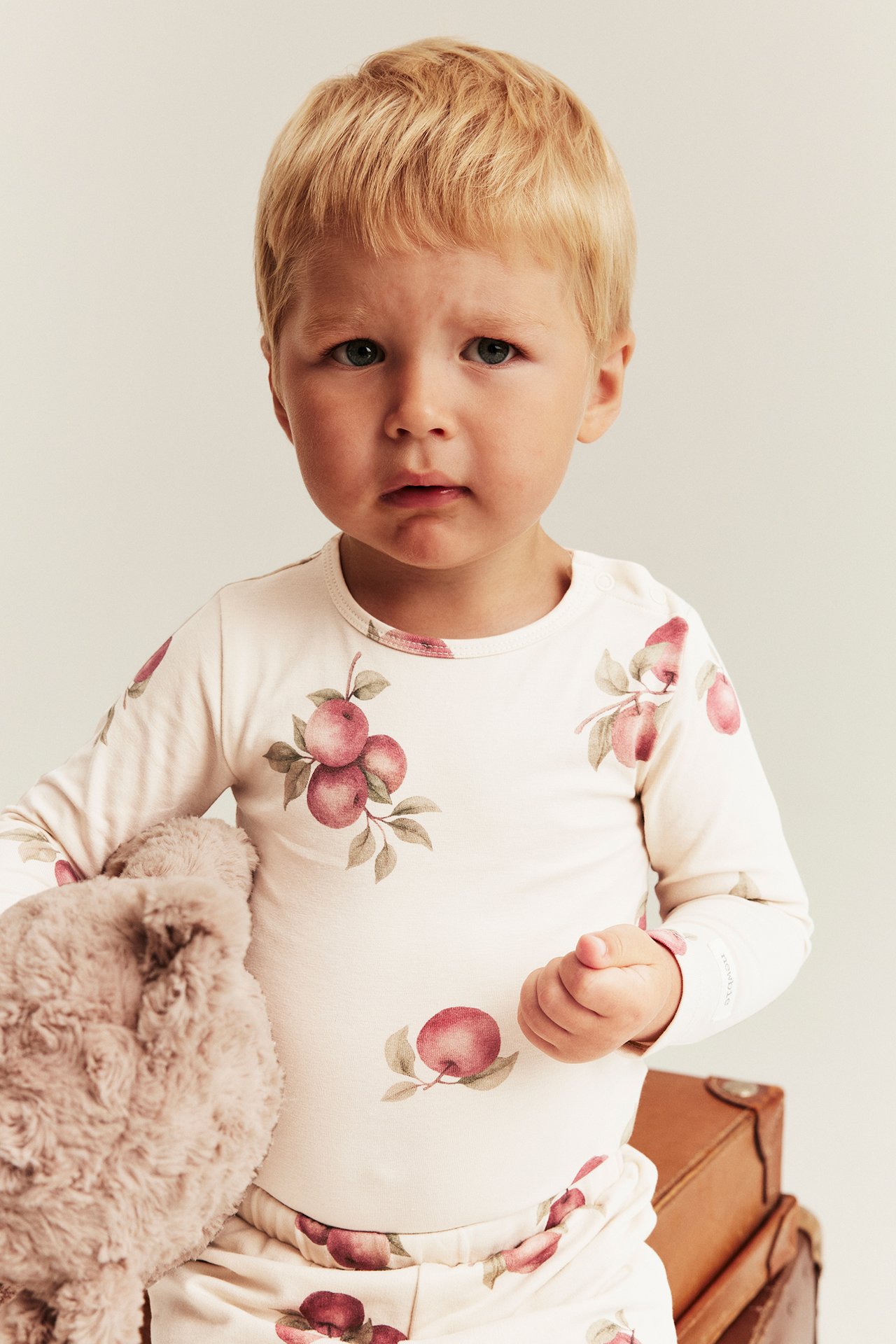 Bodysuit with apple pattern