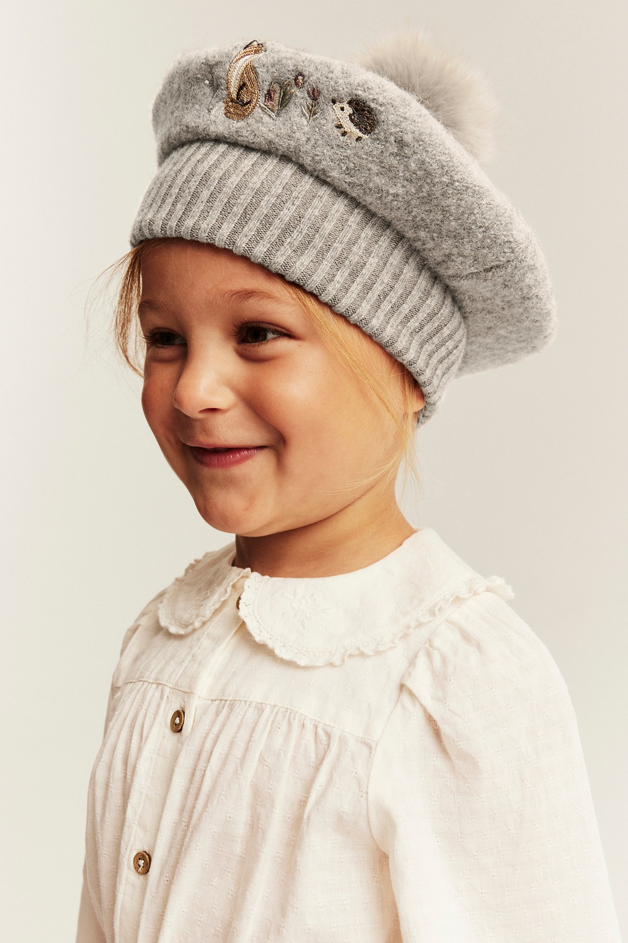 Wool beret with embroidery