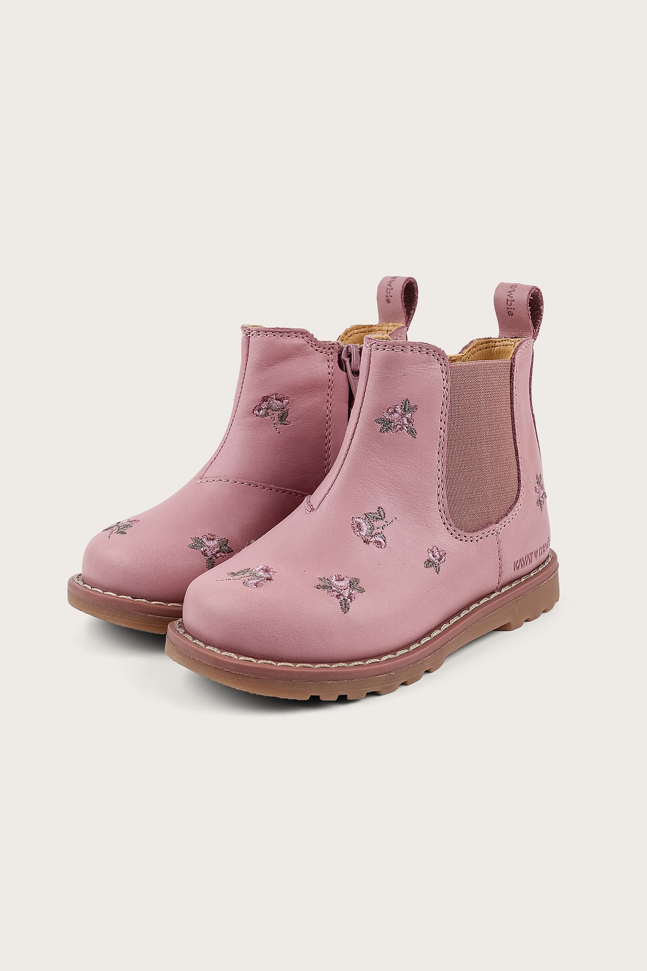 Seitenansicht von rosa Kinder-Chelsea-Boots mit Blumenstickerei und Seitenreißverschlüssen.