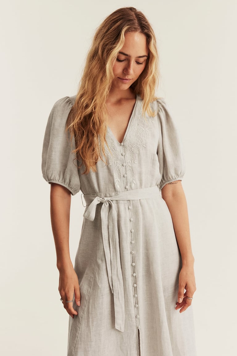 light linen dress Ella down front and adjustable tie Pour Les Femmes Long-Sleeve Linen